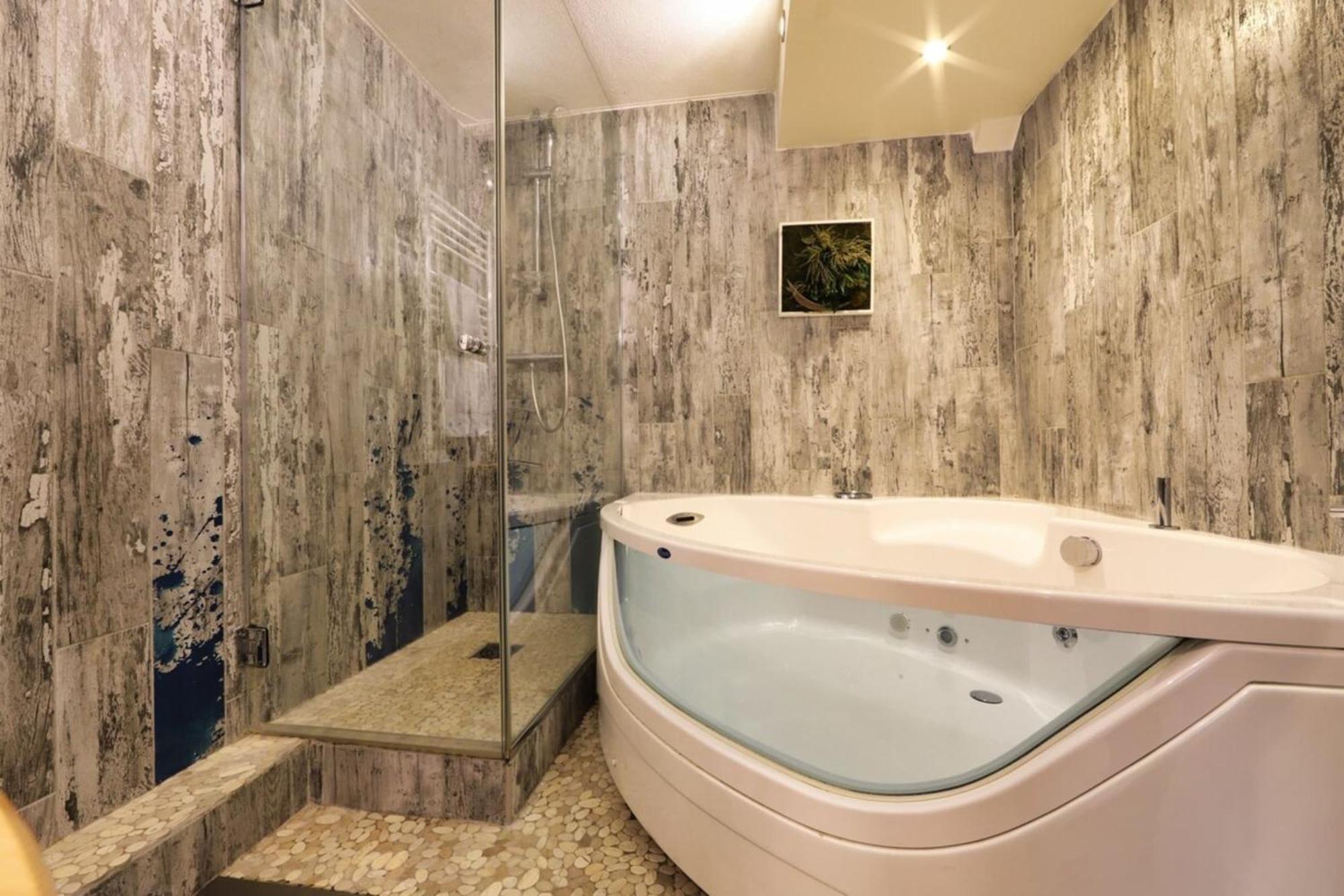 Le Cocon - Jacuzzi et Sauna en vieille ville Annecy Extérieur photo